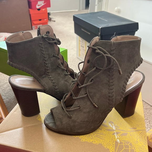 Lace up army green suede heels - Picture 4 of 4